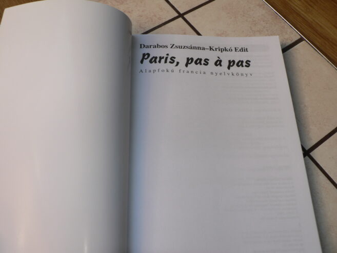 Paris, pas á pas – Alapfokú francia nyelvkönyv + könyv MP3 hanganyaga